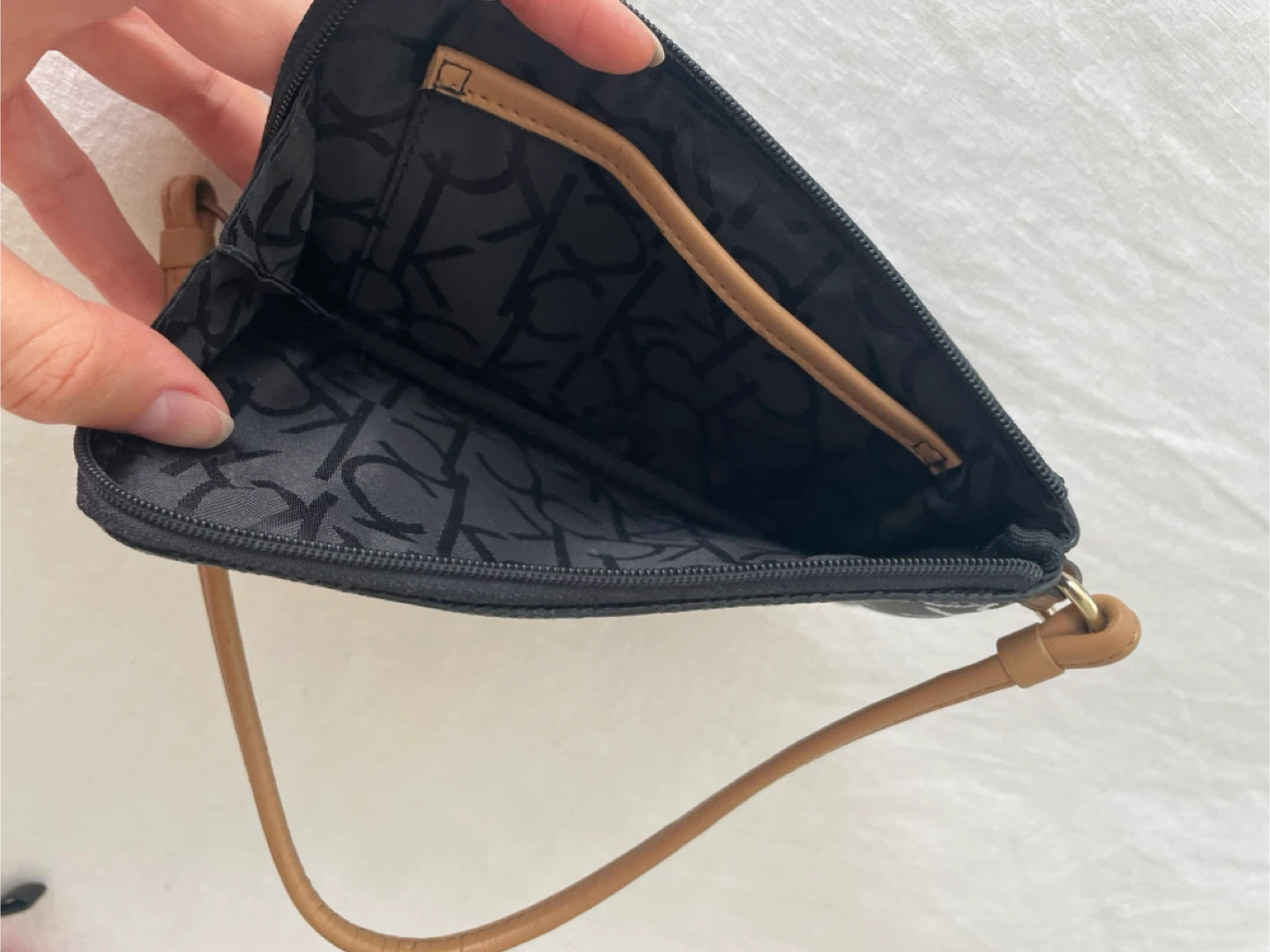 Calvin Klein Black Wristlet - photo 3