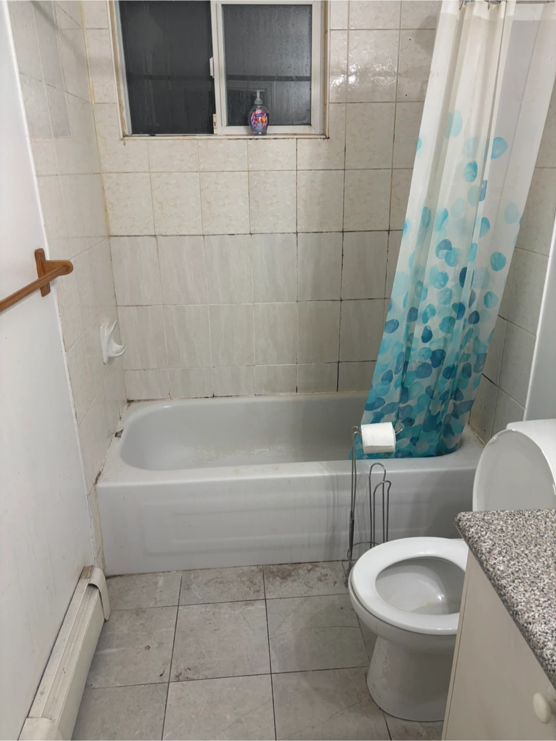One Private Bedroom for rent in Ground level Suite - photo 5