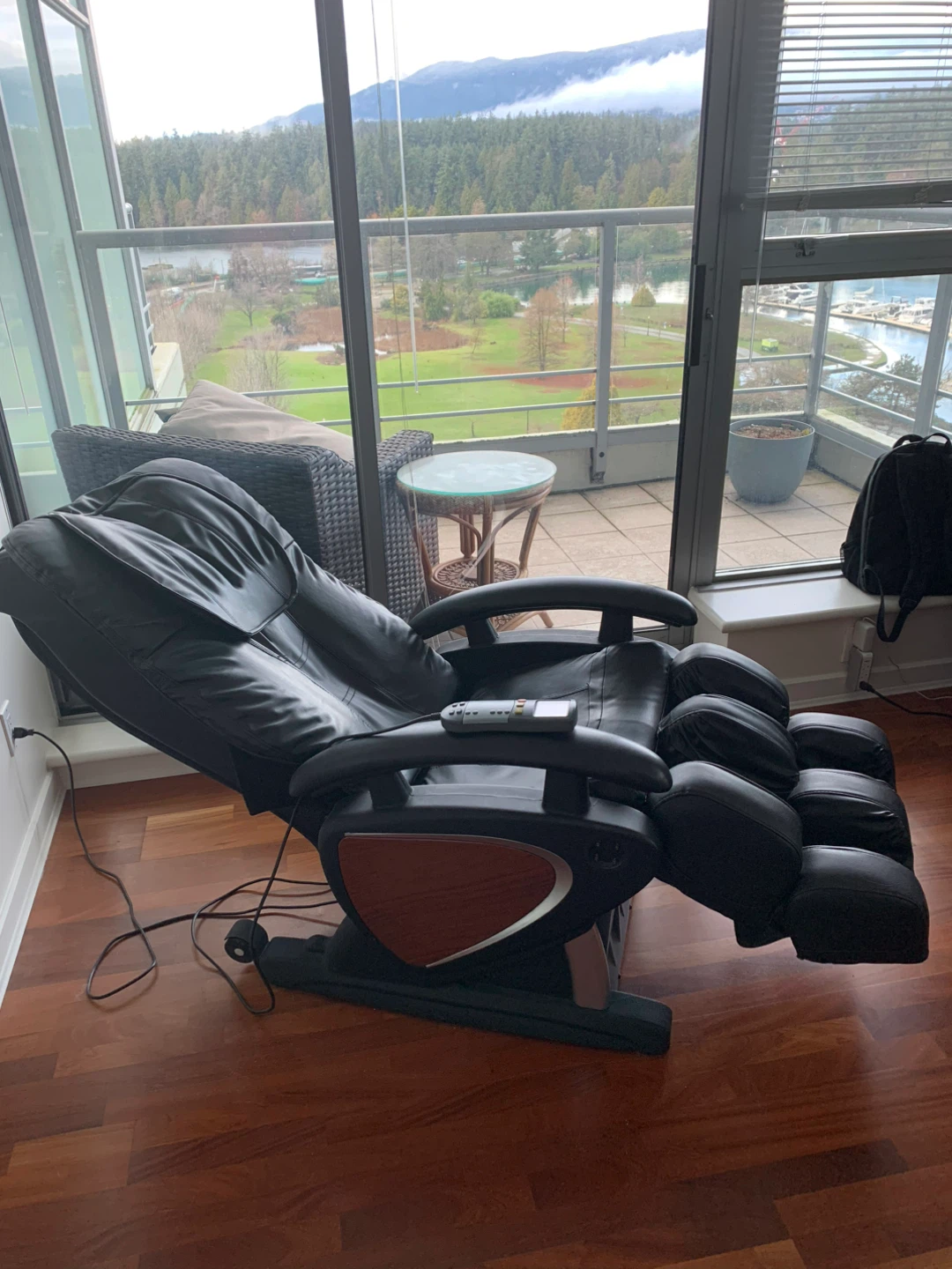 Rongtai RT8300 Massage Chair and TV