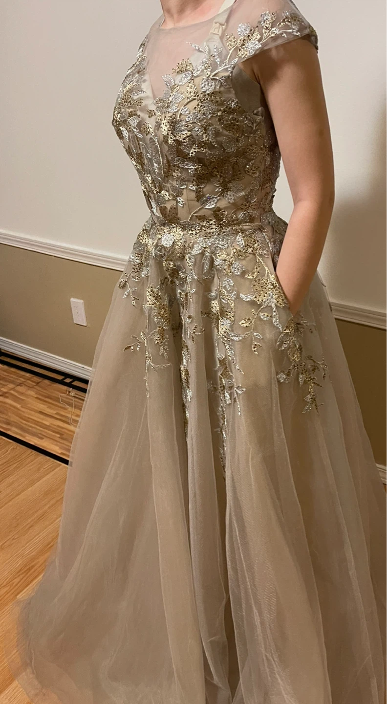 Ellie Wilde Mon Cheri Gown - Size 6 - photo 2