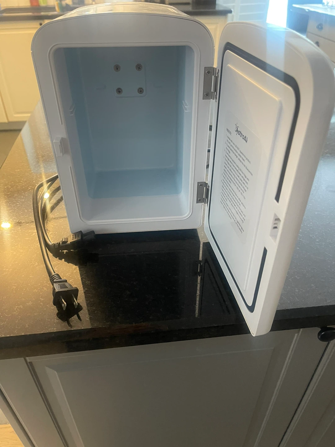 AstroAI Mini Fridge - White - photo 2