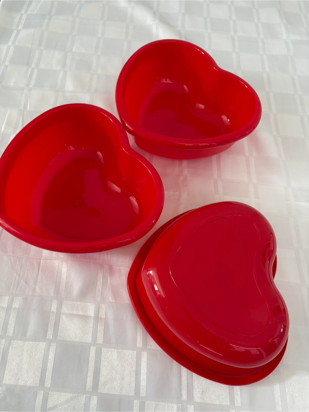 Red Heart-Shaped Plastic Bowls - Set of 3 - photo 2