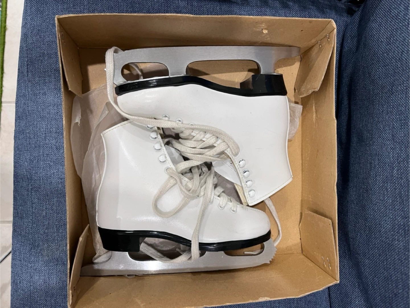 Lange Girl's Figure Skates - Size 2 - photo 4