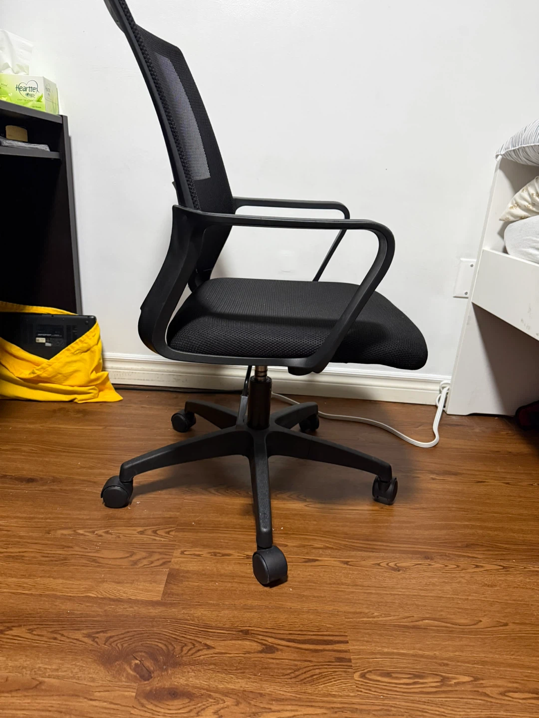 Black Mesh Office Chair - photo 3