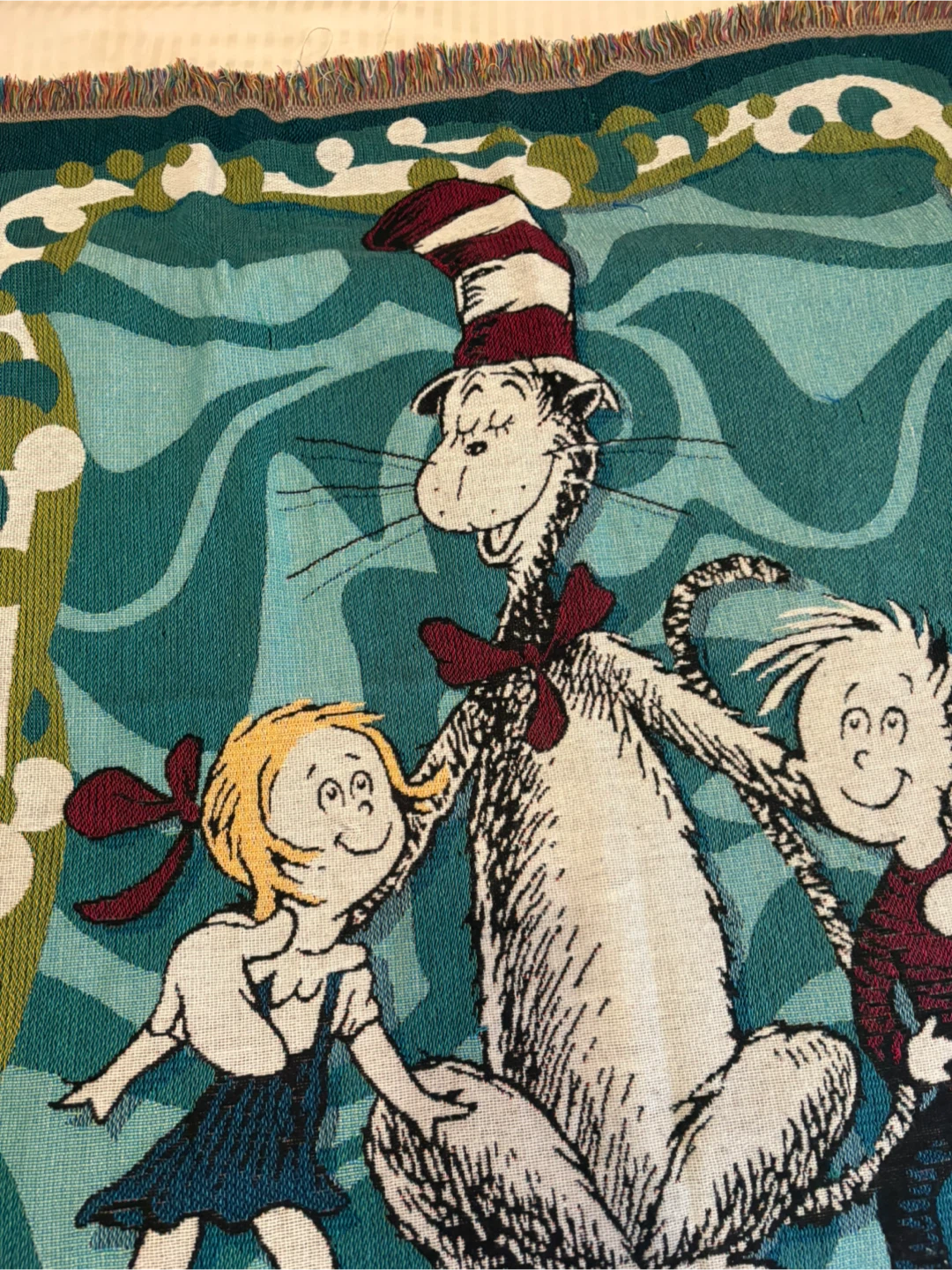 Dr. Seuss 'The Cat in the Hat' Woven Tapestry Throw Blanket - photo 2