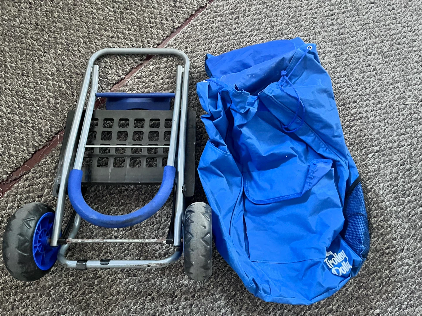 Folding shopping trolley