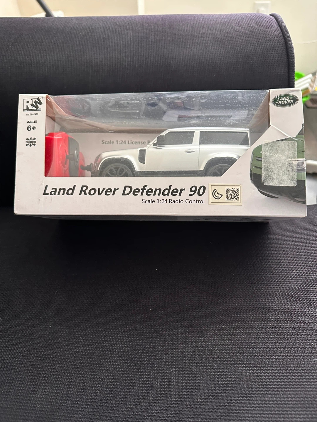 Brand new - New Land Rover Defender 90 - Scale 1:24
