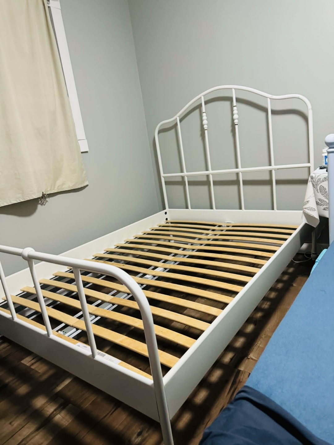 White metal full/double bed frame - photo 2