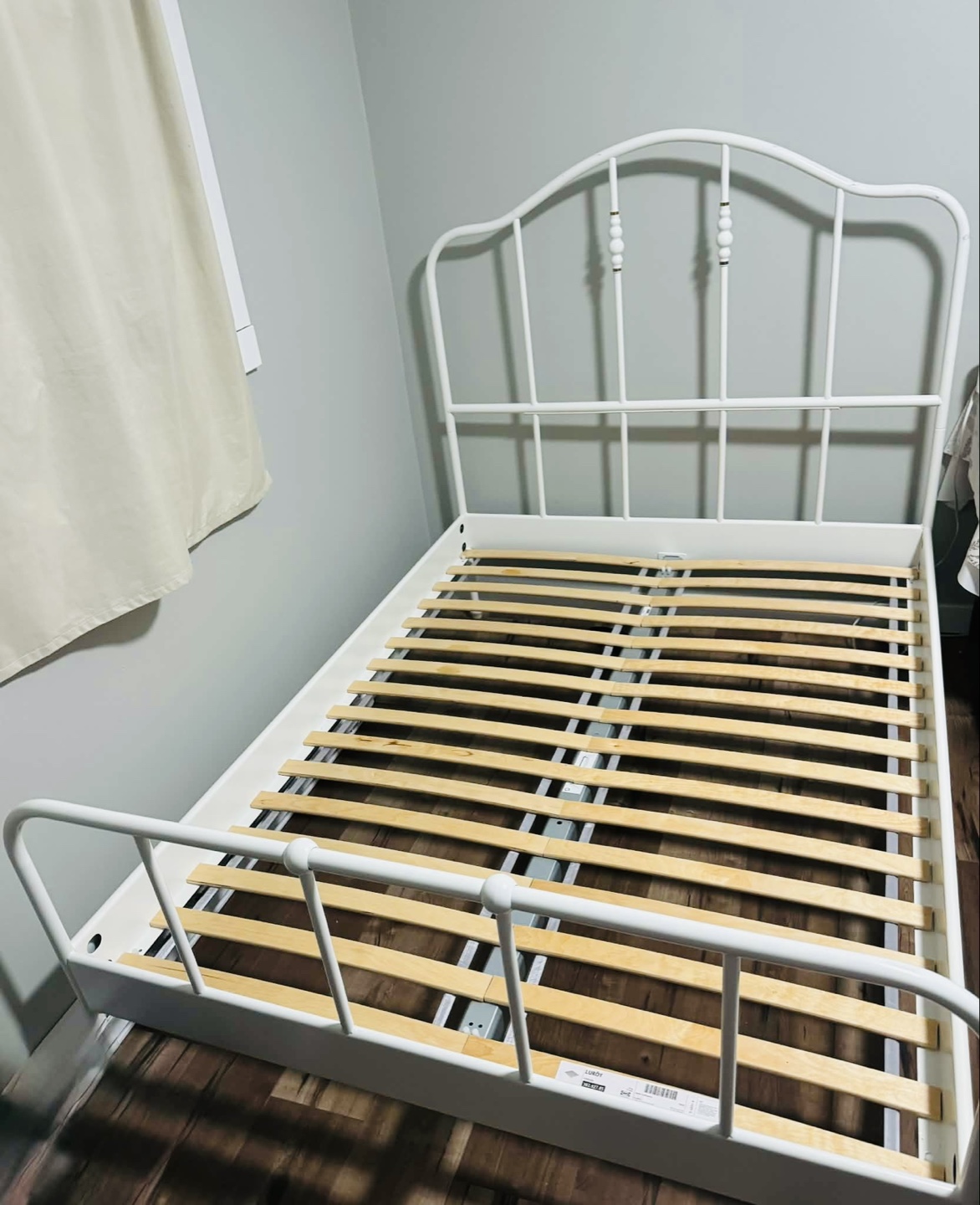 White metal full/double bed frame