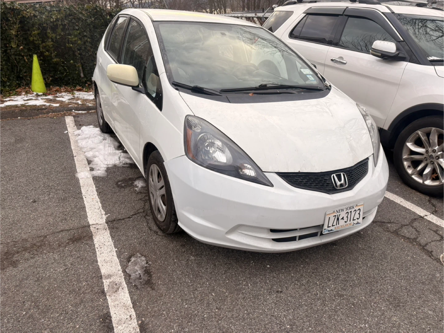 Honda Fit 2010 - White Hatchback