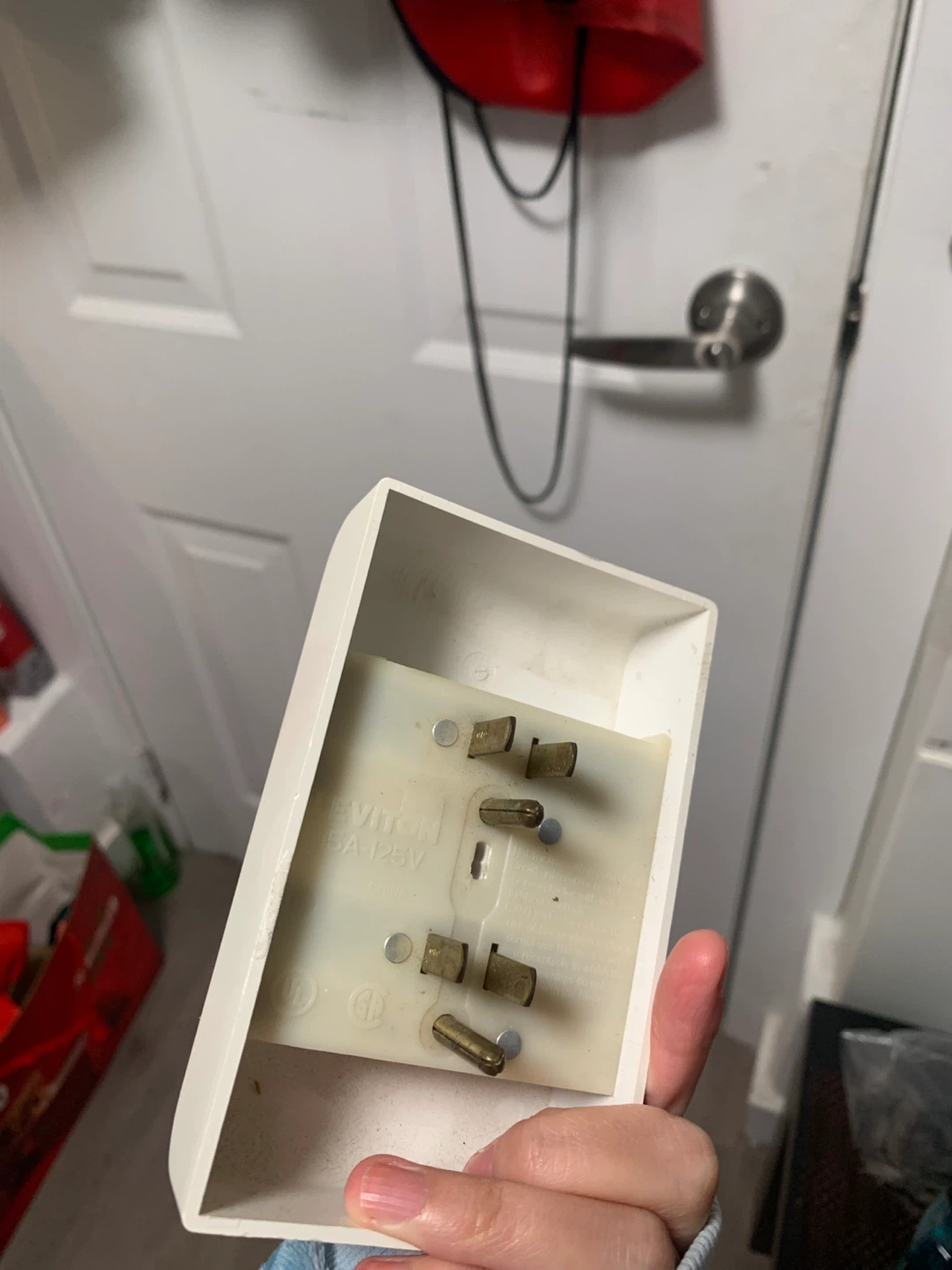 Leviton 6 Outlet Power Strip - photo 2