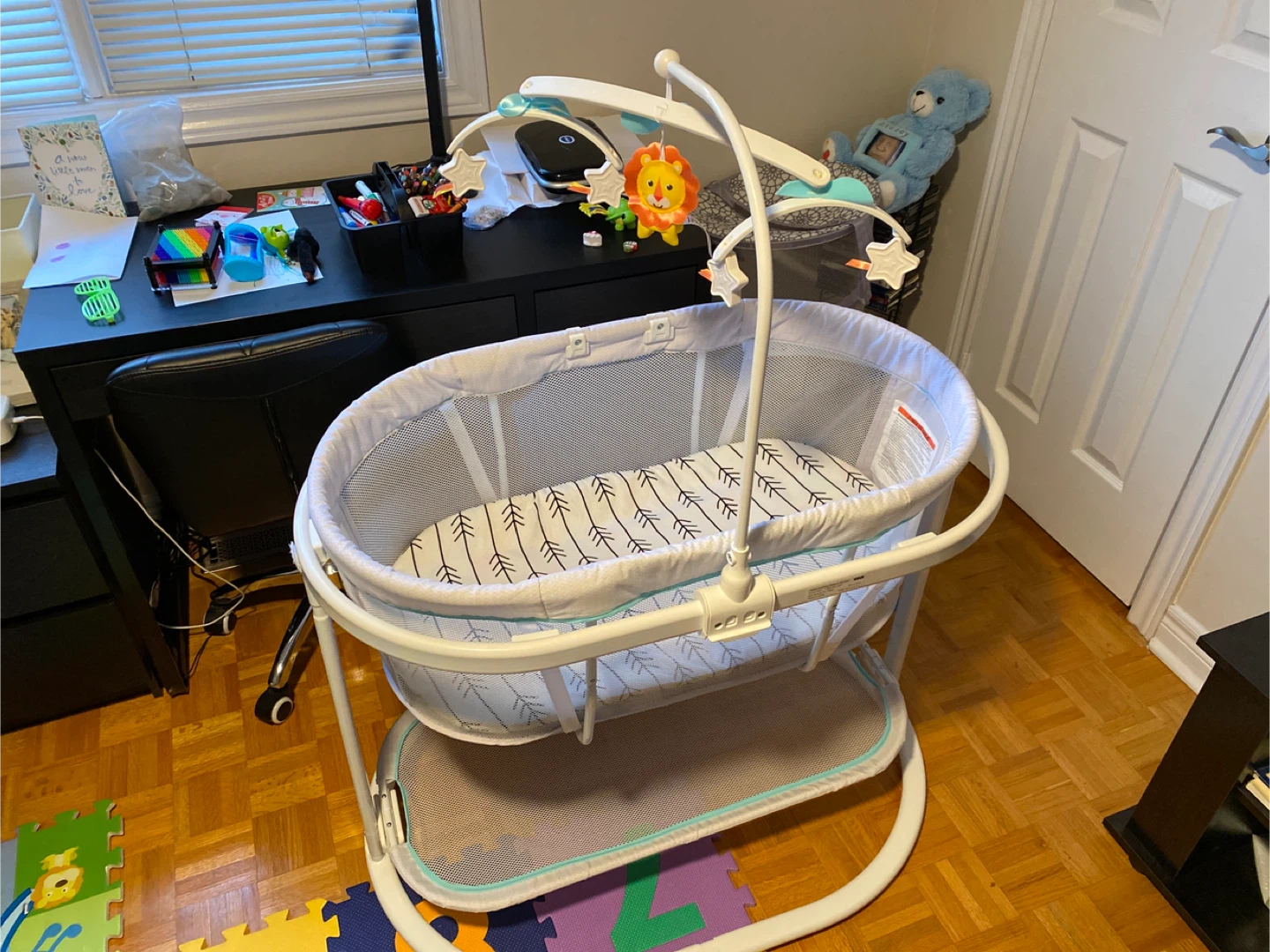 Fisher-Price Soothing Motions Bassinet - Excellent Condition! - photo 2