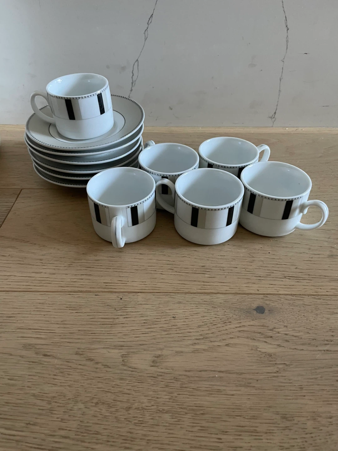 Tea Cups & Saucers Set