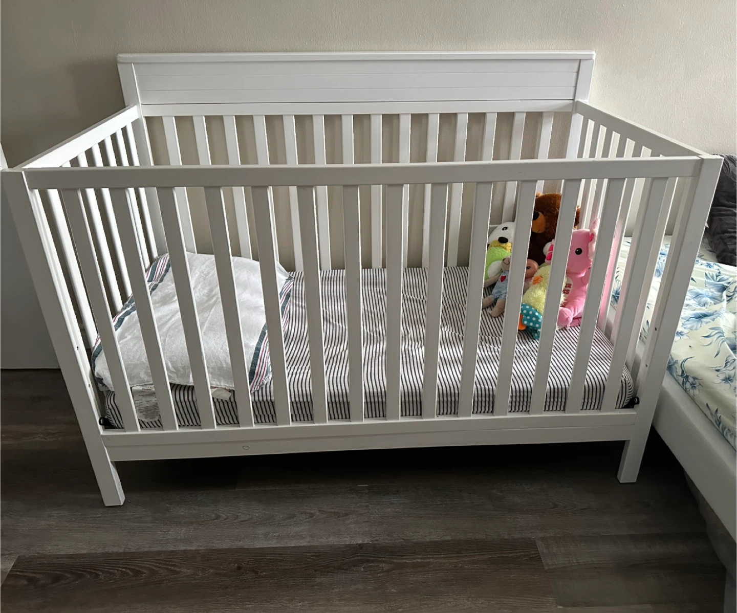 Oxford Baby Skyler 4-in-1 Convertible Crib