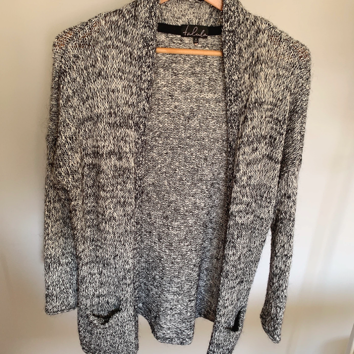 Aritzia Talula Grey Knit Open Cardigan – Slimming Fit, Size S