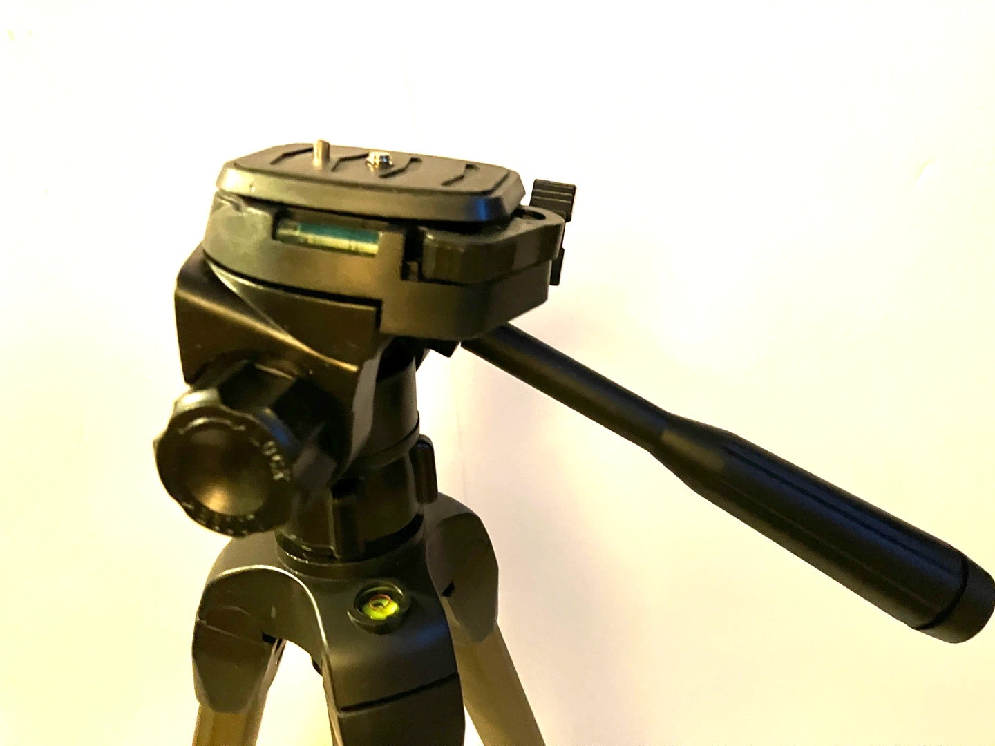 DYNEX DX-TRP60 Tripod new no box - photo 4