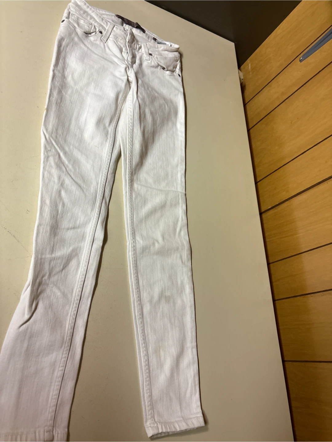Guess Power Skinny Low White Jeans - Size 26 - photo 2