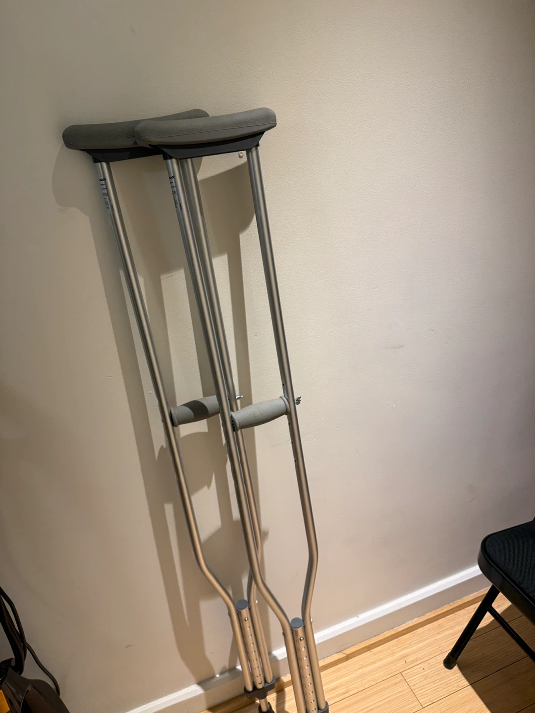 Adjustable Aluminum Crutches (max 5’10)