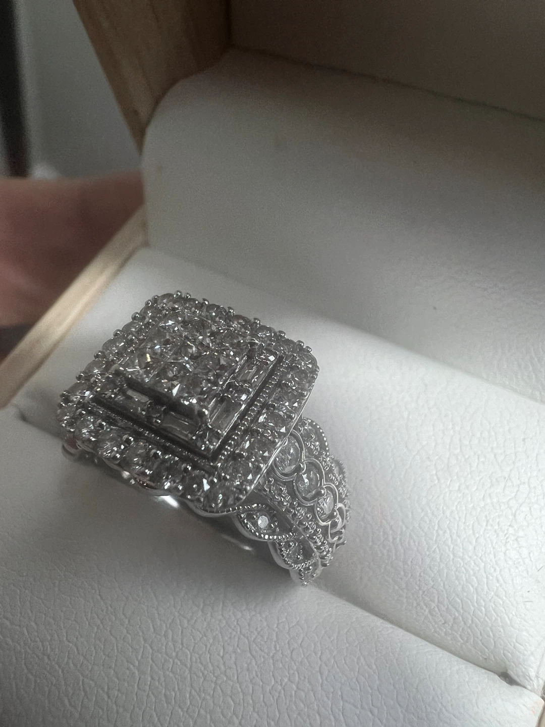 10 k Diamond Ring 1.00 CTW