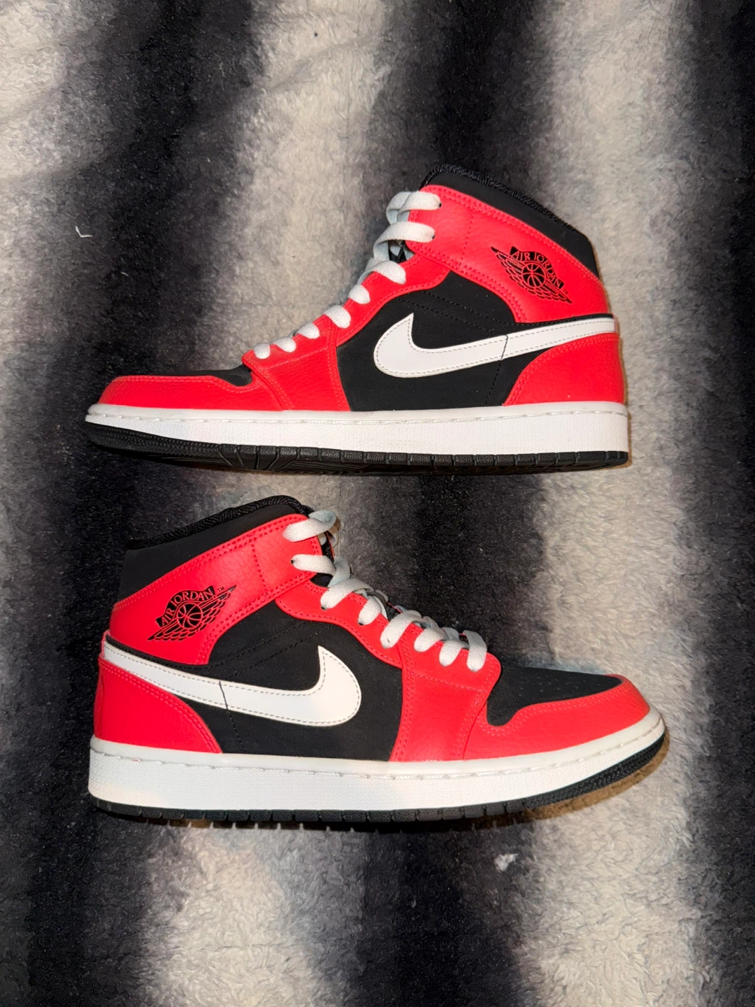 Air Jordan 1 Mid - Infrared 23 - photo 2