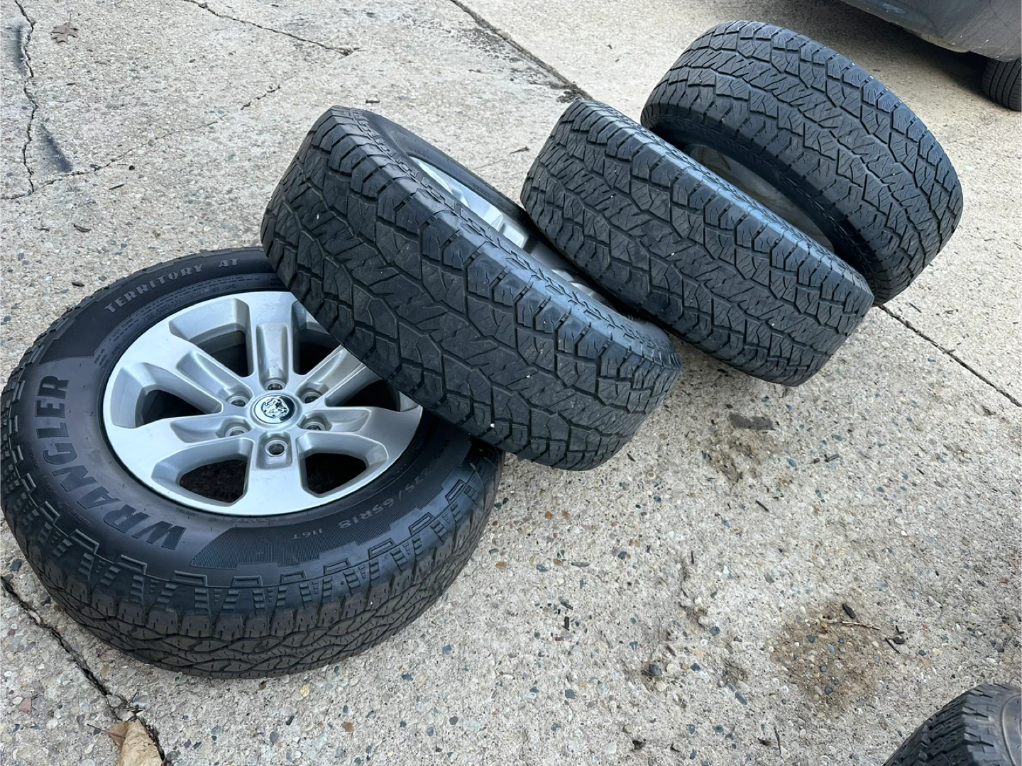 275/65/R18 hankook dodge ram 2019 wheels and tires - photo 2