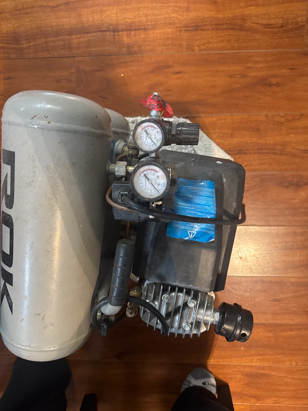 ROK Air Compressor - photo 2