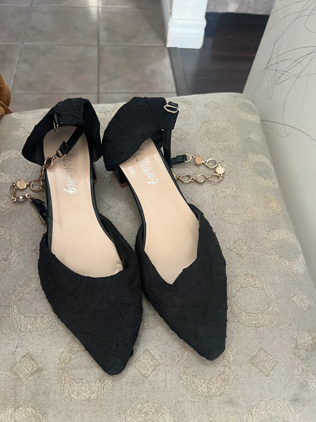 Shinyang Black Heels with Pearl Detail