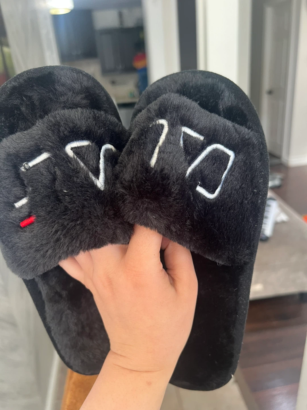 Fila Black Furry Slippers Size 40-41 (270mm) - photo 2