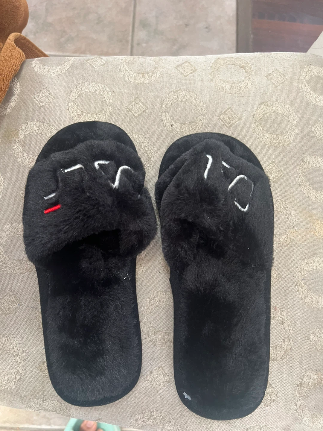 Fila Black Furry Slippers Size 40-41 (270mm)
