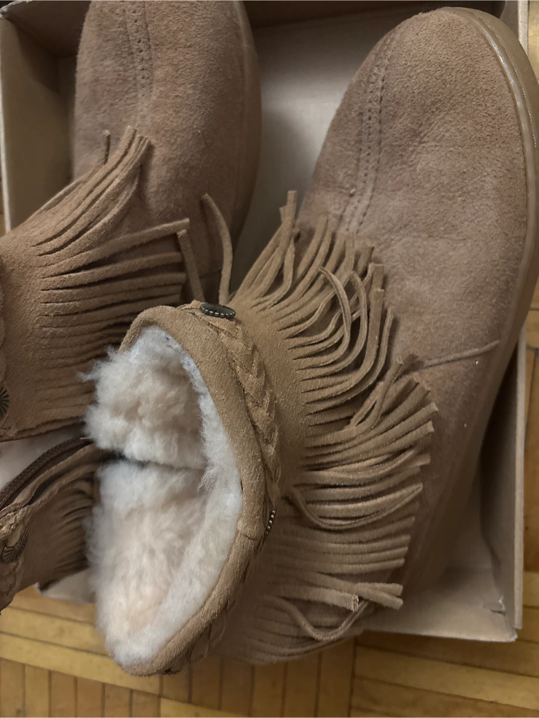 Minnetonka Moccasin Boots Size 8 - photo 2