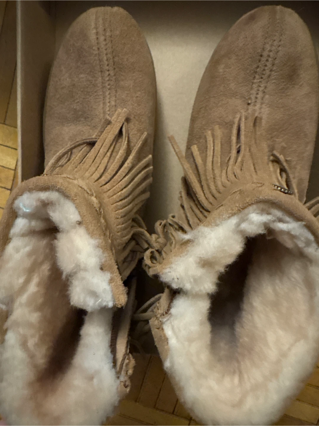 Minnetonka Moccasin Boots Size 8