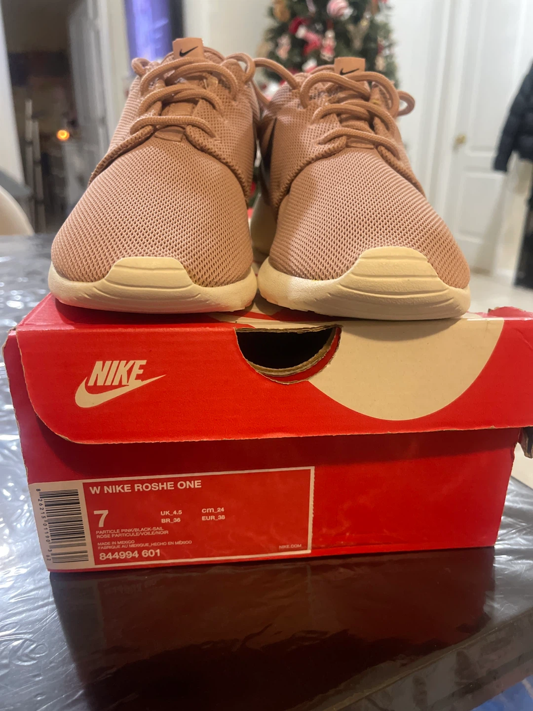 Nike Roshe One Women's Size 7 with Box