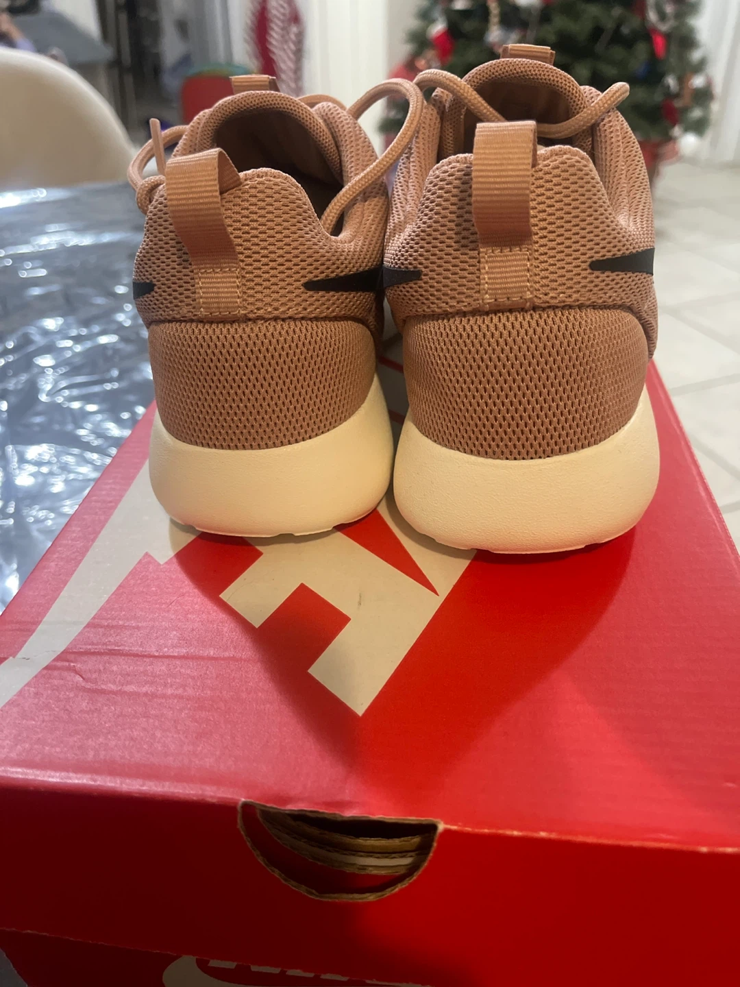 Nike Roshe One Women's Size 7 with Box - photo 3