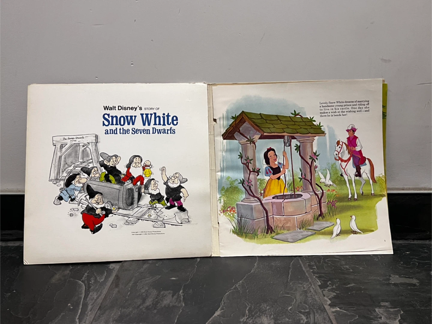 Walt Disney's Snow White Record & Story Book - photo 3