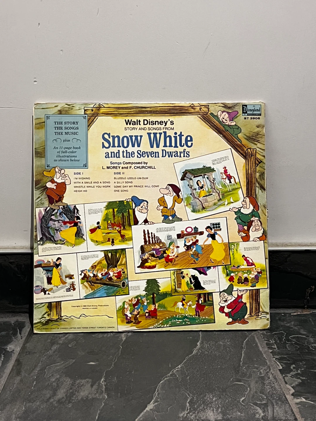 Walt Disney's Snow White Record & Story Book - photo 2