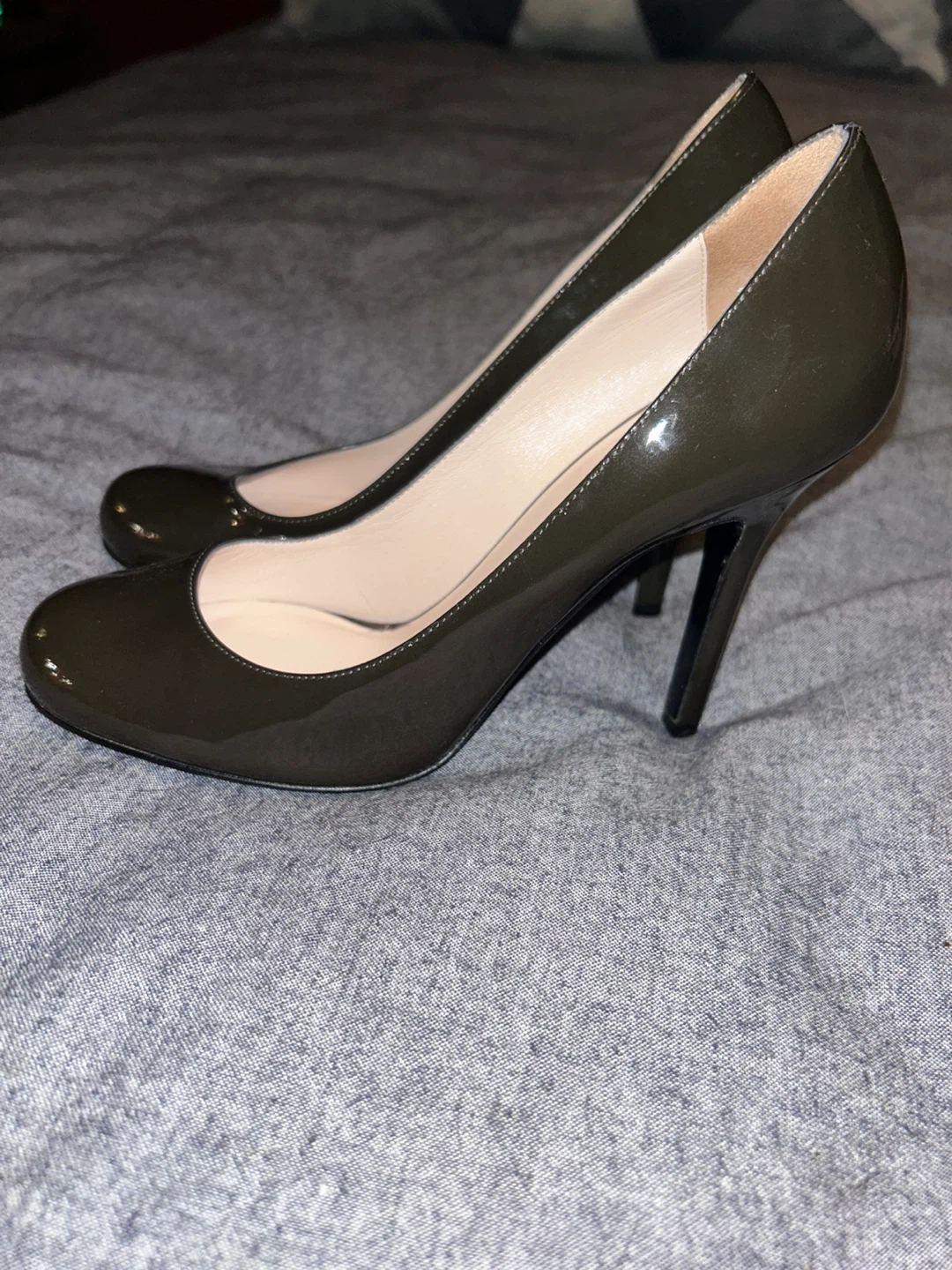 Giorgio Armani Olive Green Pumps Size 7.5 - photo 2