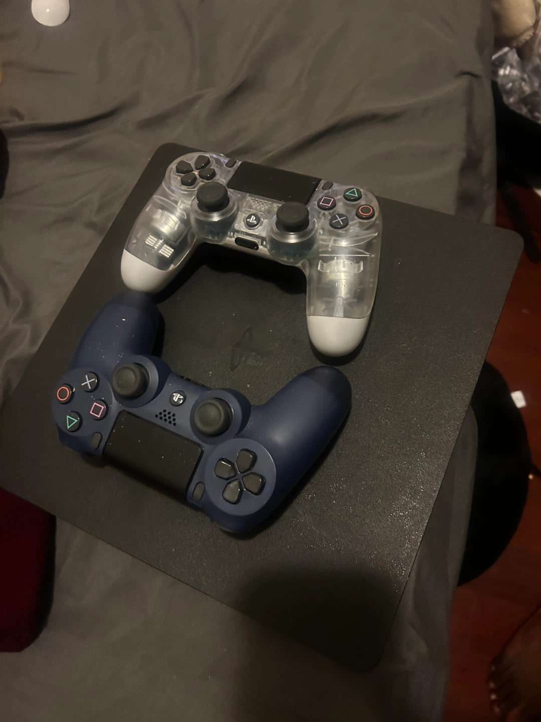 PlayStation 4 Console with 2 Controllers - photo 2