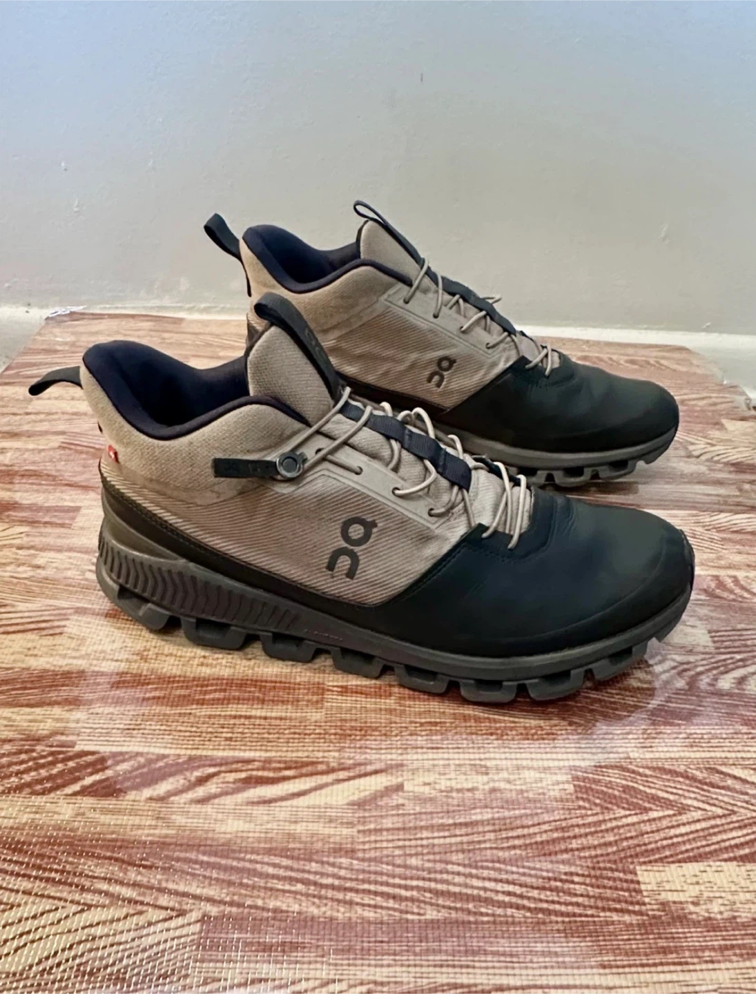 On Cloudtrax Hiking Boots - US Size 9.5 Men’s - photo 4