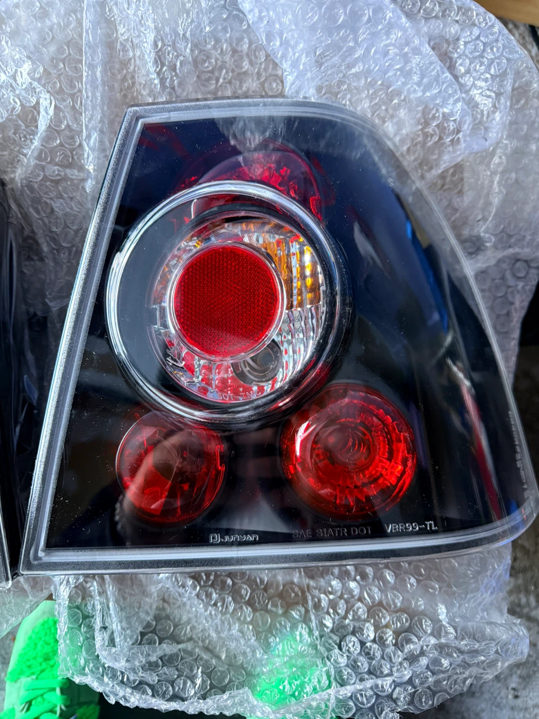 Brand new taillights for Volkswagen Jetta - photo 2