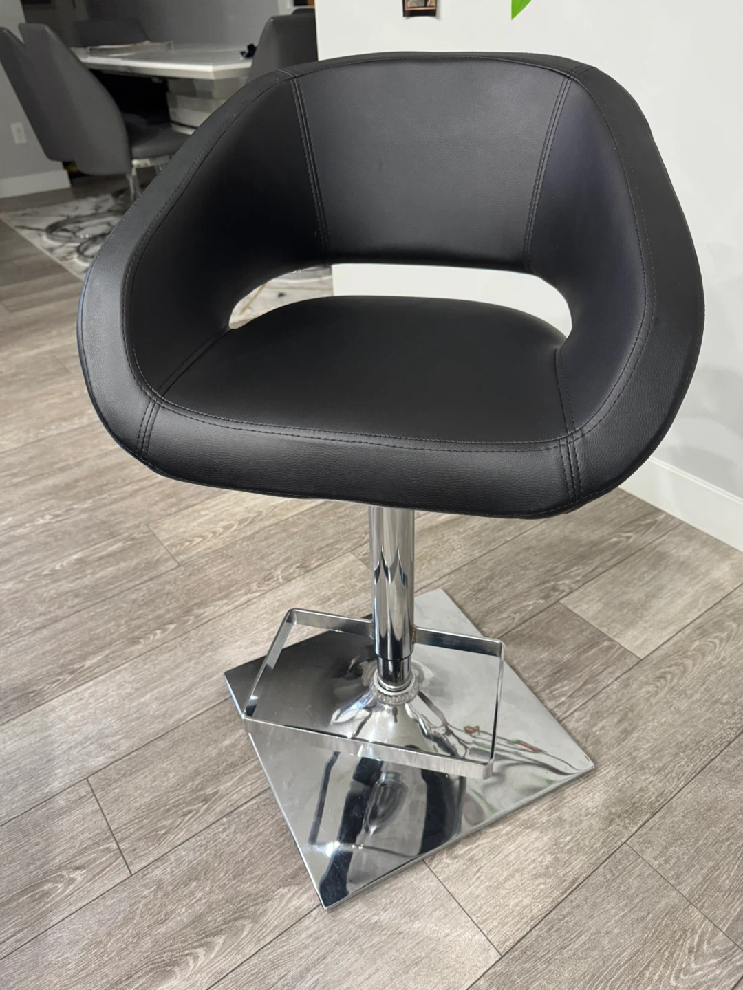 Black Swivel Bar Stool