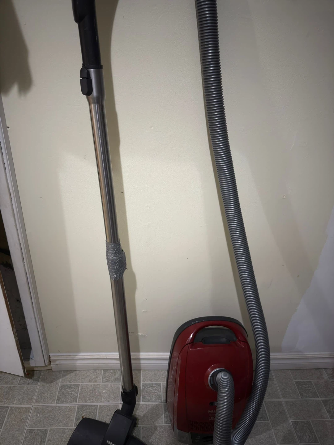 Miele Compact C2 Vacuum - Red - photo 2