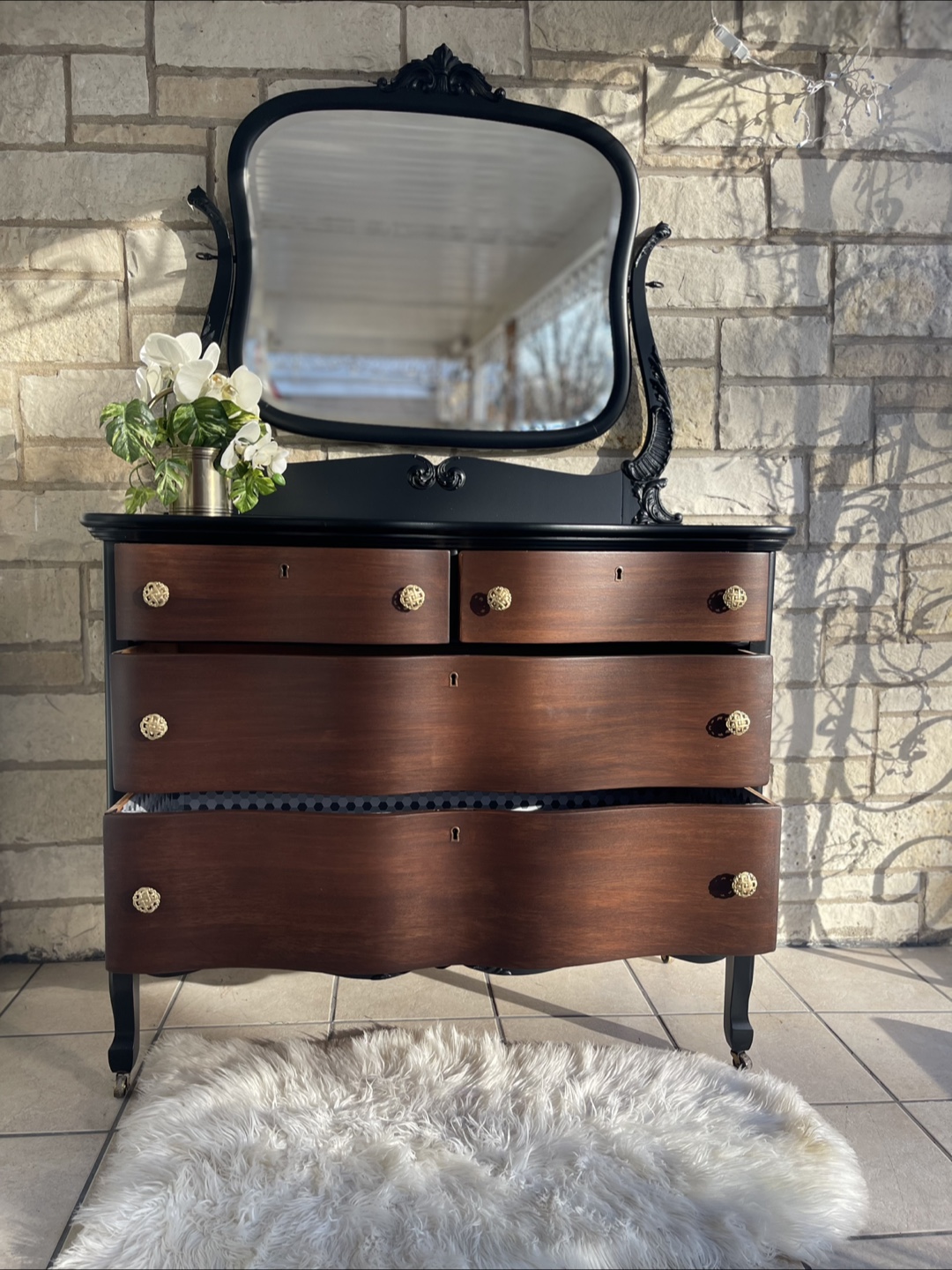 Two tone Beautiful Victorian Vanity/Entrance Piece/Dresser - photo 4