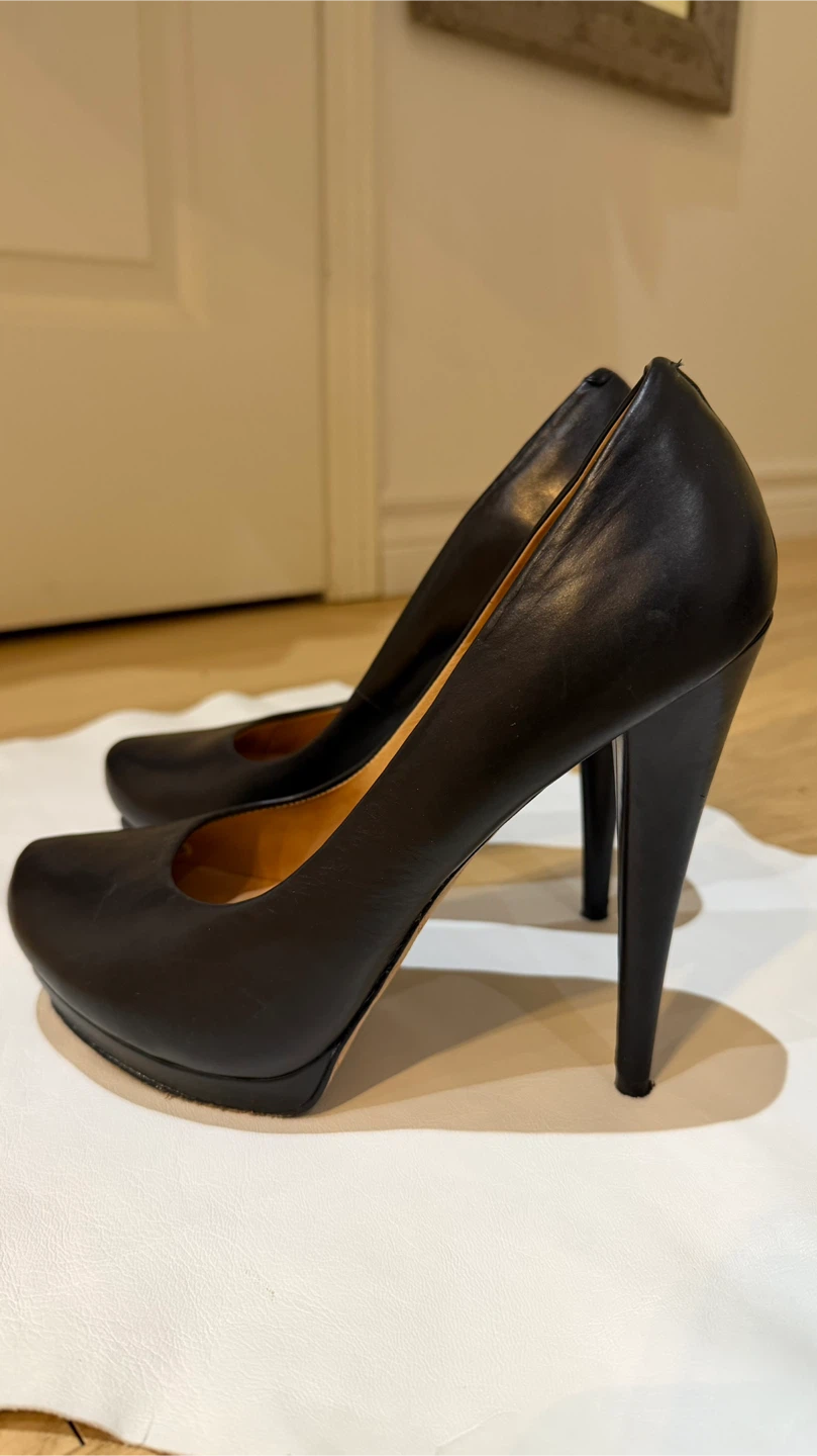 L.A.M.B. Black Leather Heels - photo 2