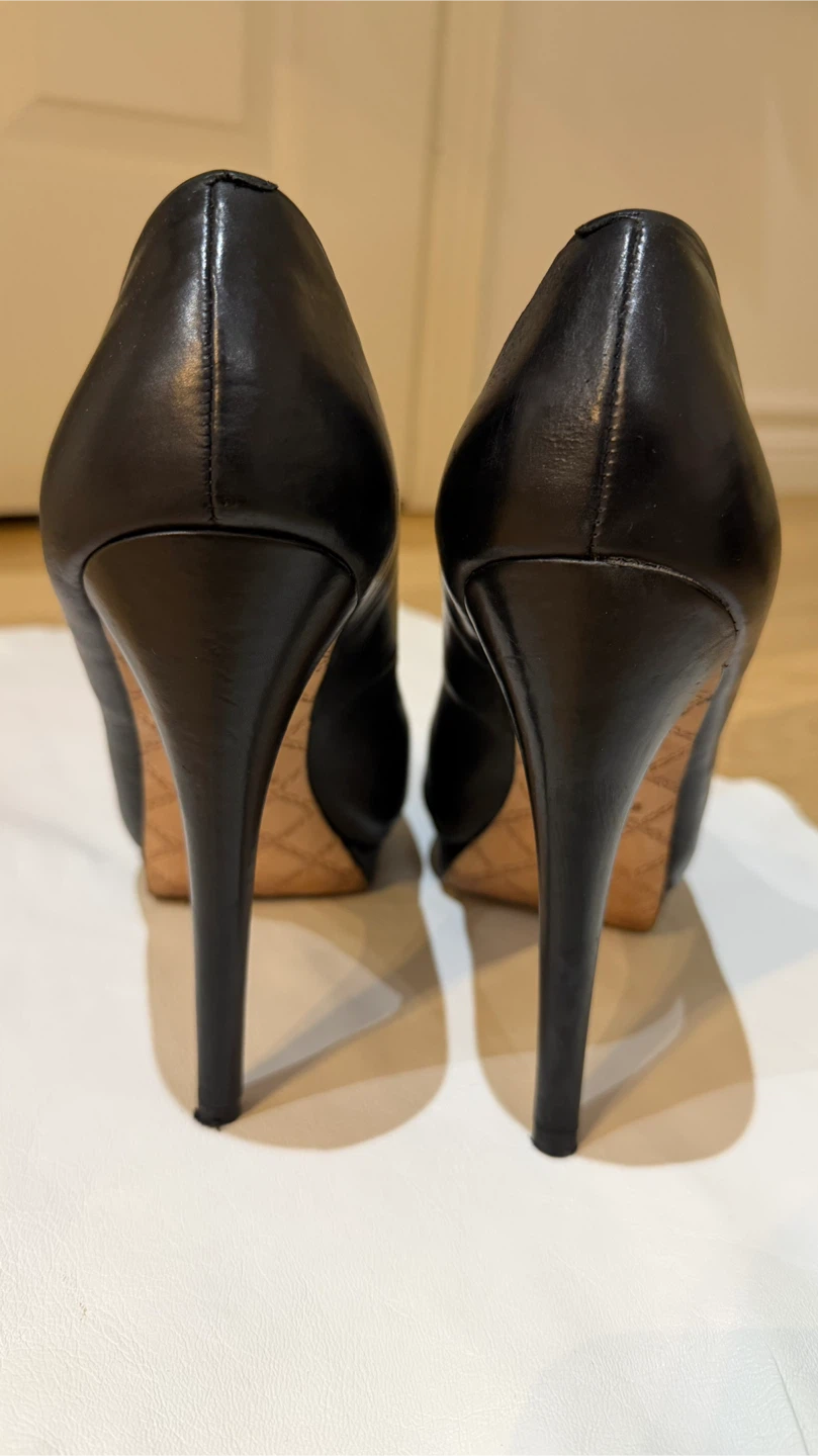 L.A.M.B. Black Leather Heels - photo 4