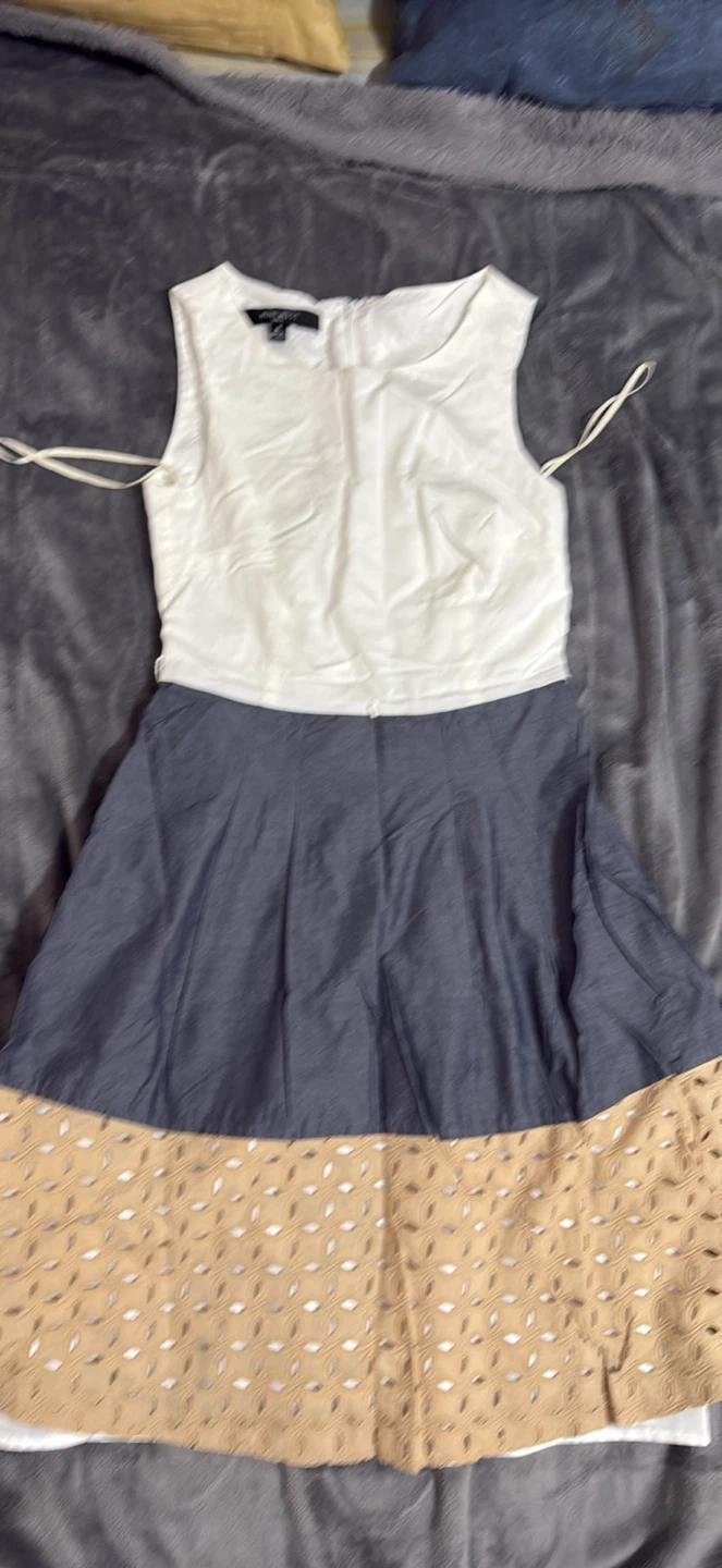 Assorted Women's Dresses and Jeans - photo 4