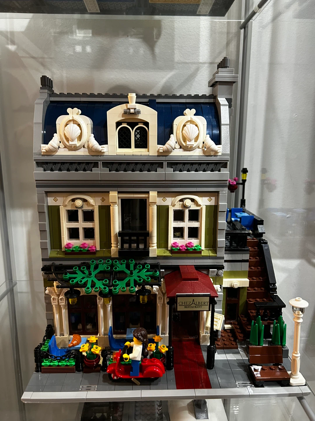 Lego Creator Parisian Restaurant - photo 2