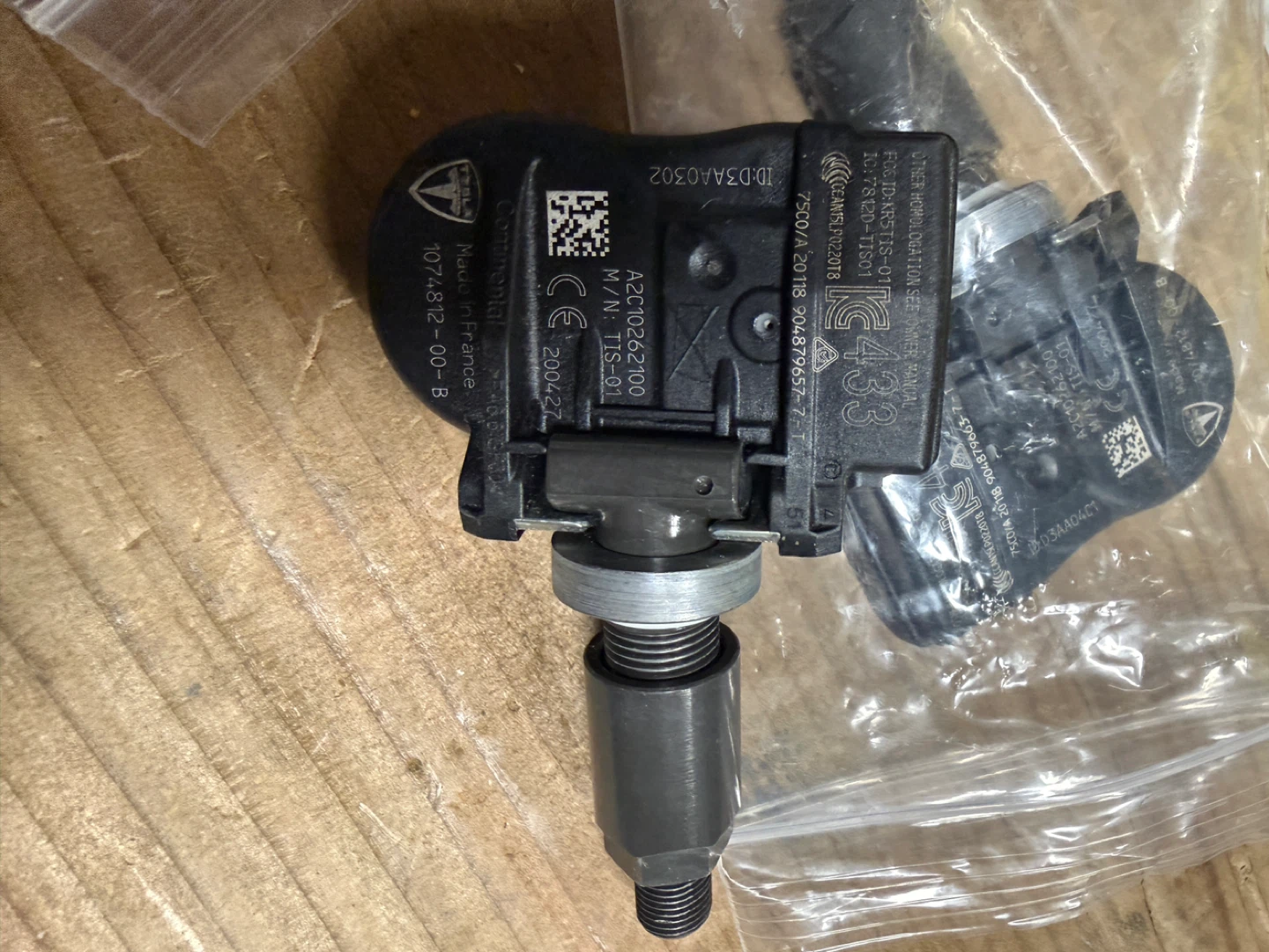Tesla Model 3 - 2018-2021 TPMS Tire Pressure Sensor 1074812-00-B