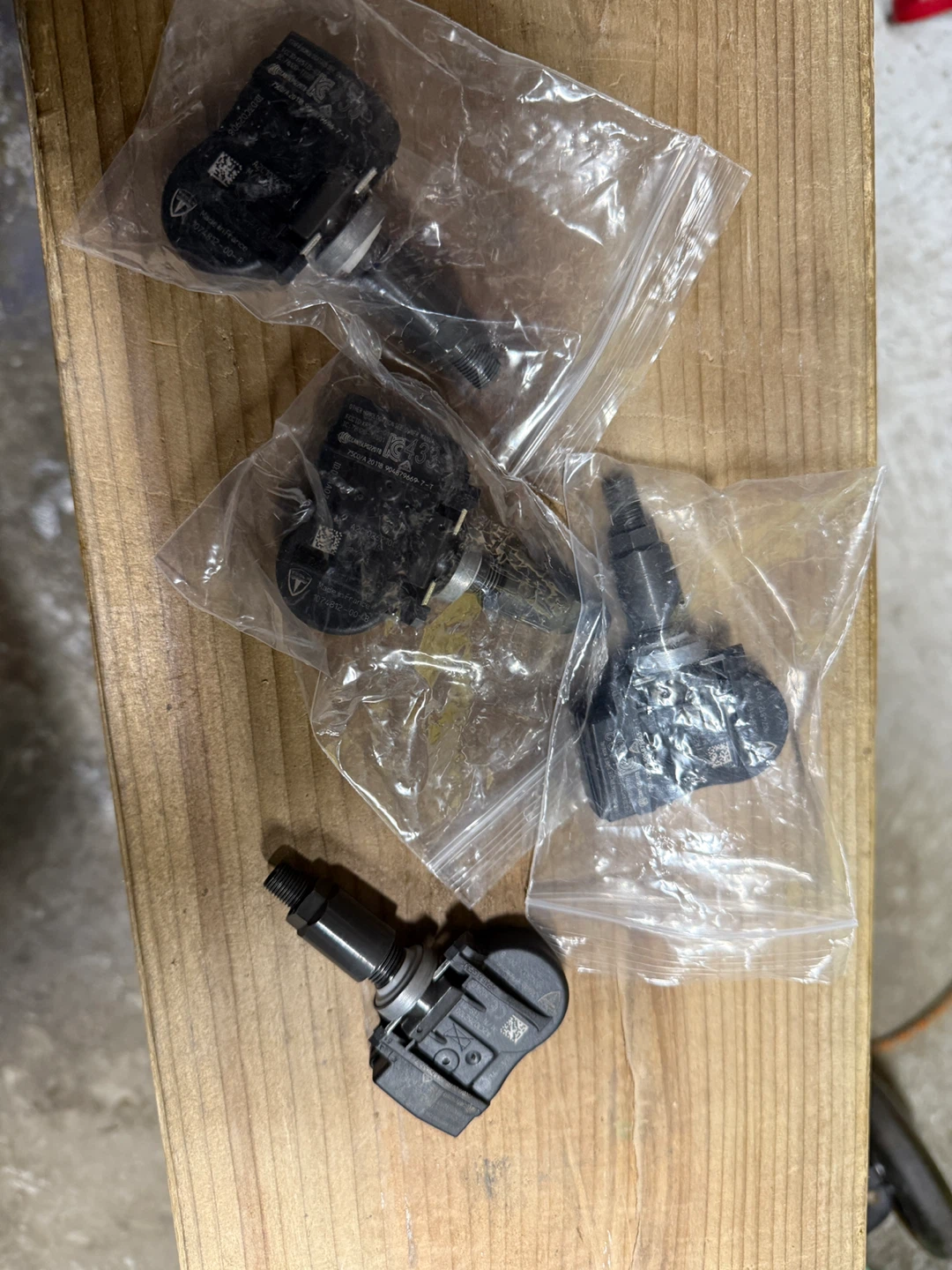 Tesla Model 3 - 2018-2021 TPMS Tire Pressure Sensor 1074812-00-B - photo 3