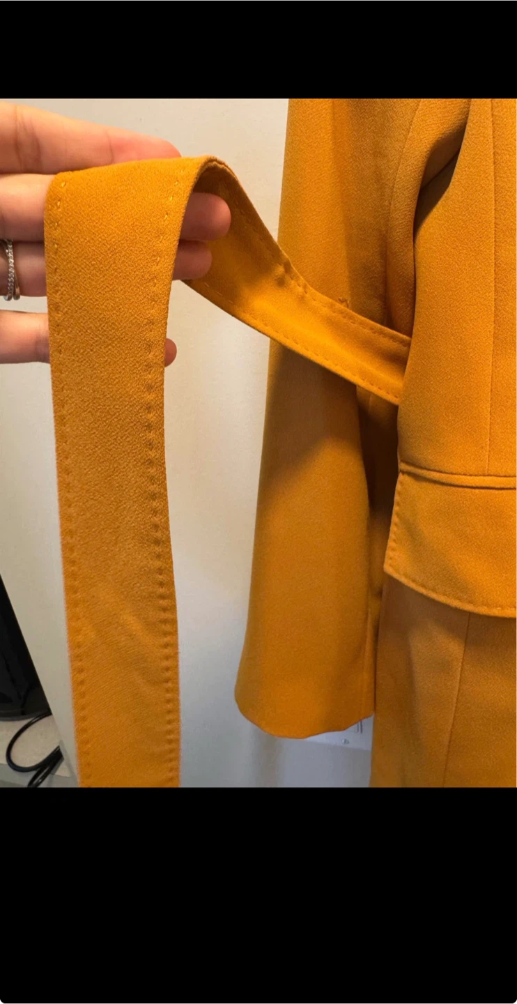 Zara Woman Yellow Blazer Size XS but fit S/M - photo 3