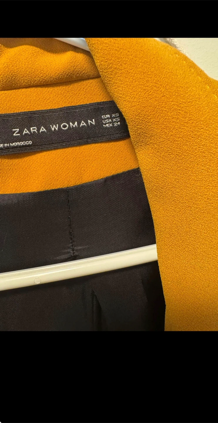 Zara Woman Yellow Blazer Size XS but fit S/M - photo 4